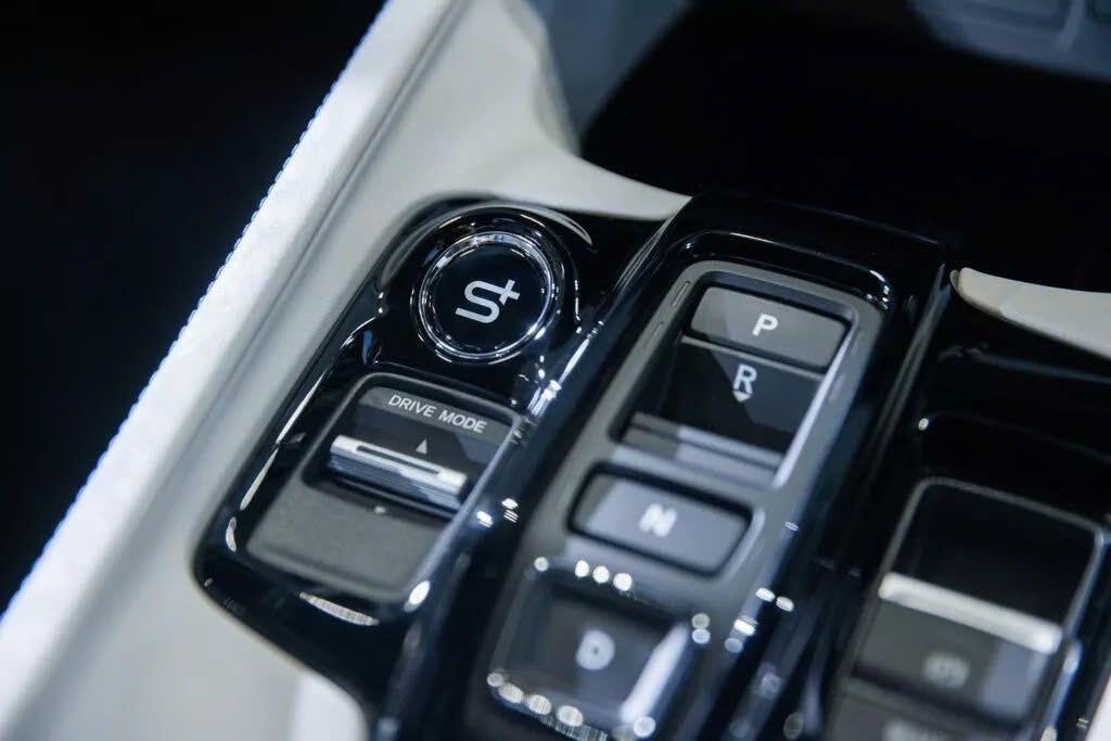 Cơ cấu sang số mới có tên "S Shift". Ảnh: Honda